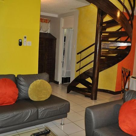 Beach Penthouse A25 Sandcastles Ocho Rios Buitenkant foto