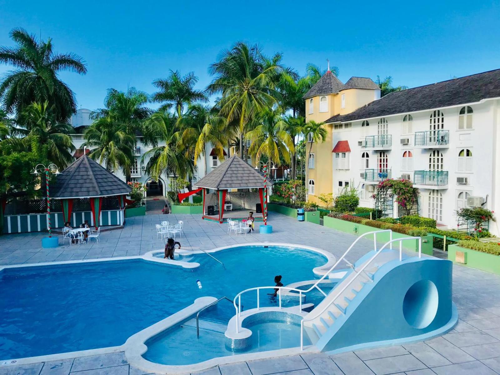 Beach Penthouse A25 Sandcastles Ocho Rios Buitenkant foto