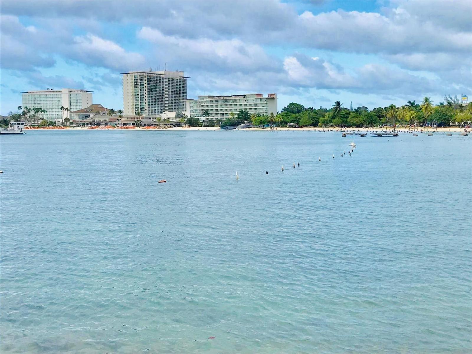 Beach Penthouse A25 Sandcastles Ocho Rios Buitenkant foto
