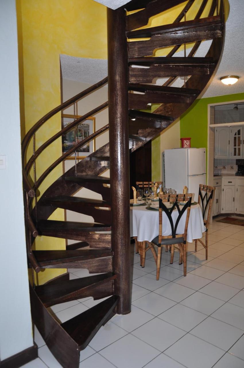 Beach Penthouse A25 Sandcastles Ocho Rios Buitenkant foto