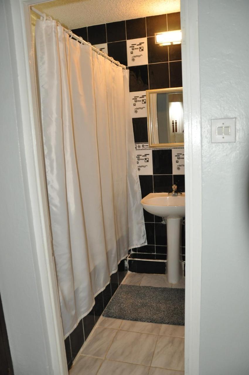 Beach Penthouse A25 Sandcastles Ocho Rios Buitenkant foto