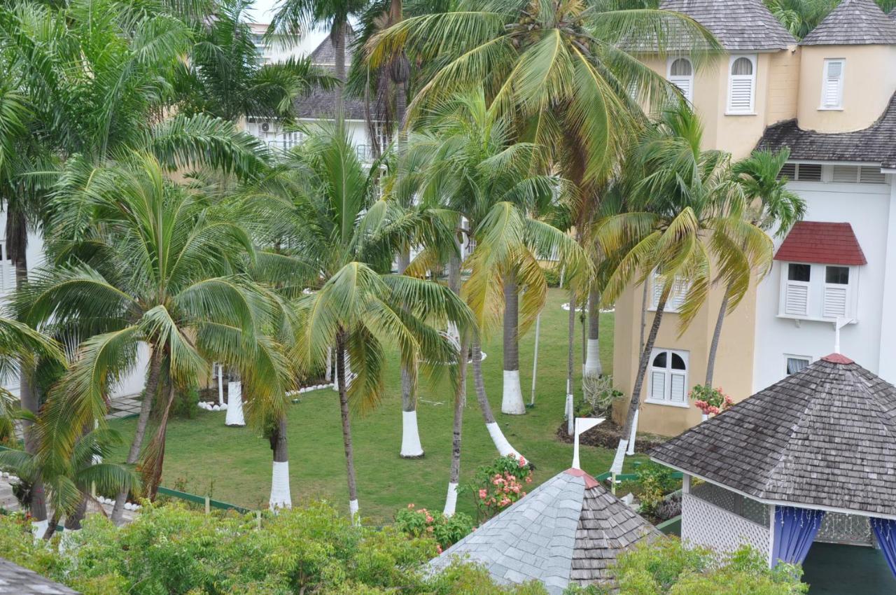 Beach Penthouse A25 Sandcastles Ocho Rios Buitenkant foto