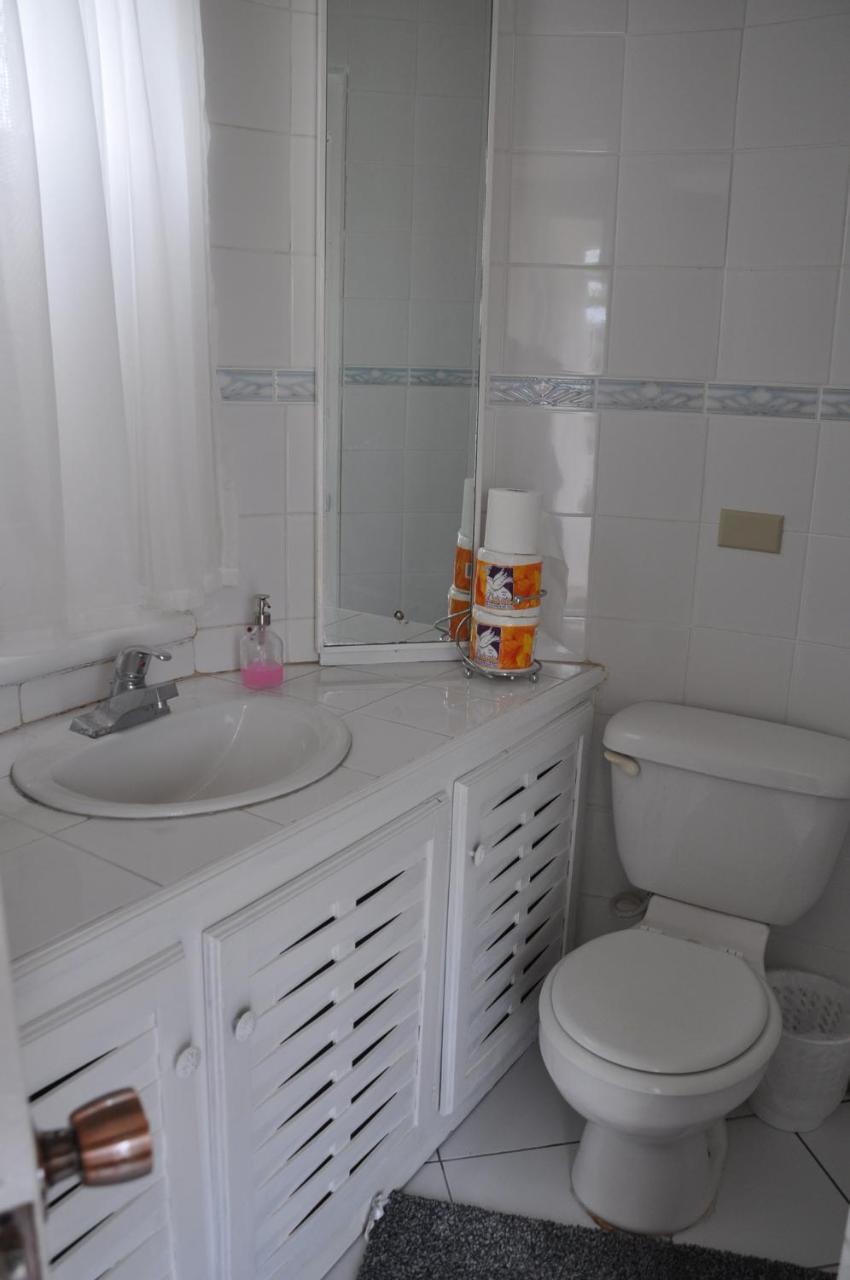 Beach Penthouse A25 Sandcastles Ocho Rios Buitenkant foto